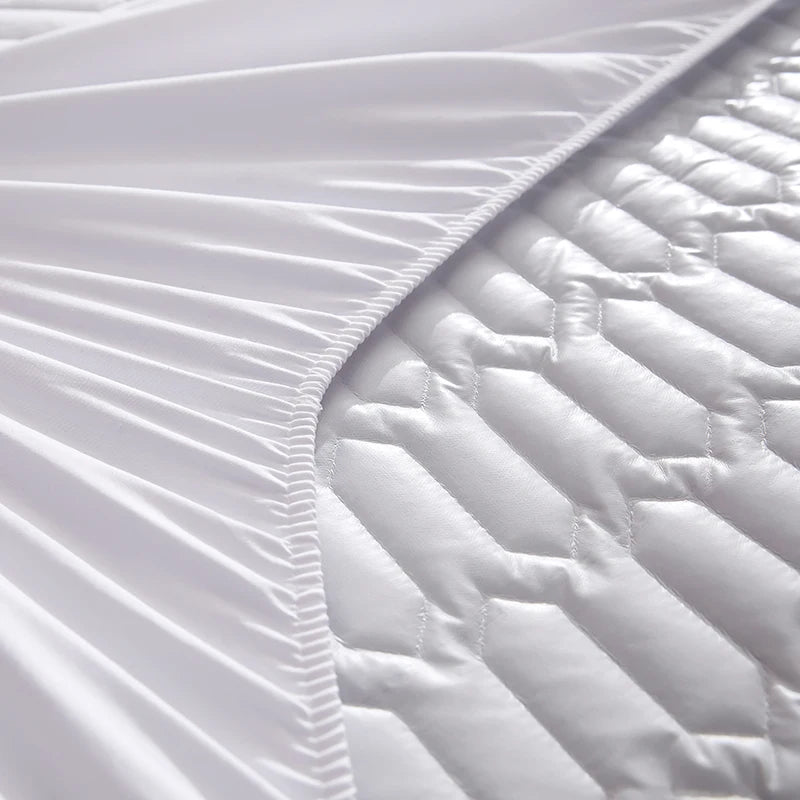 Waterproof Hypoallergenic Mattress Protector — Sleep Clean & Dry Every Night
