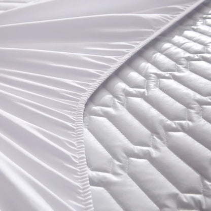 Waterproof Hypoallergenic Mattress Protector — Sleep Clean & Dry Every Night