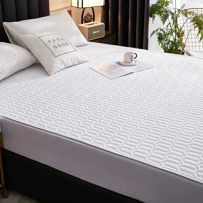 Waterproof Hypoallergenic Mattress Protector — Sleep Clean & Dry Every Night