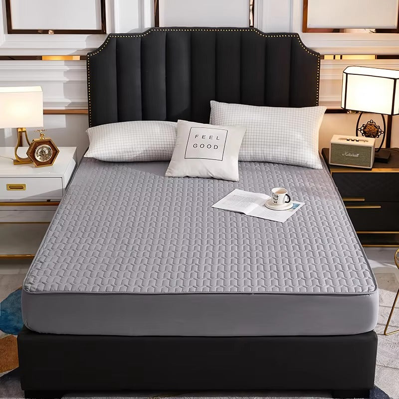 Waterproof Hypoallergenic Mattress Protector — Sleep Clean & Dry Every Night