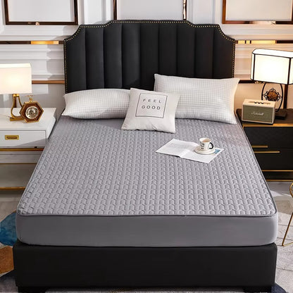 Waterproof Hypoallergenic Mattress Protector — Sleep Clean & Dry Every Night